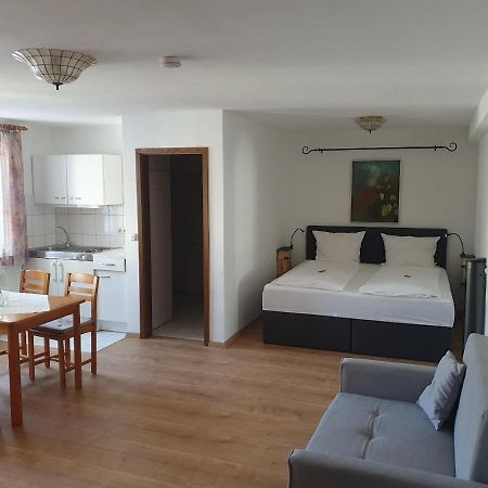 Hotel Weinhaus Kurtrierer Hof à Leiwen Extérieur photo