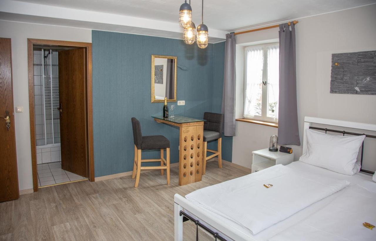 Hotel Weinhaus Kurtrierer Hof à Leiwen Extérieur photo