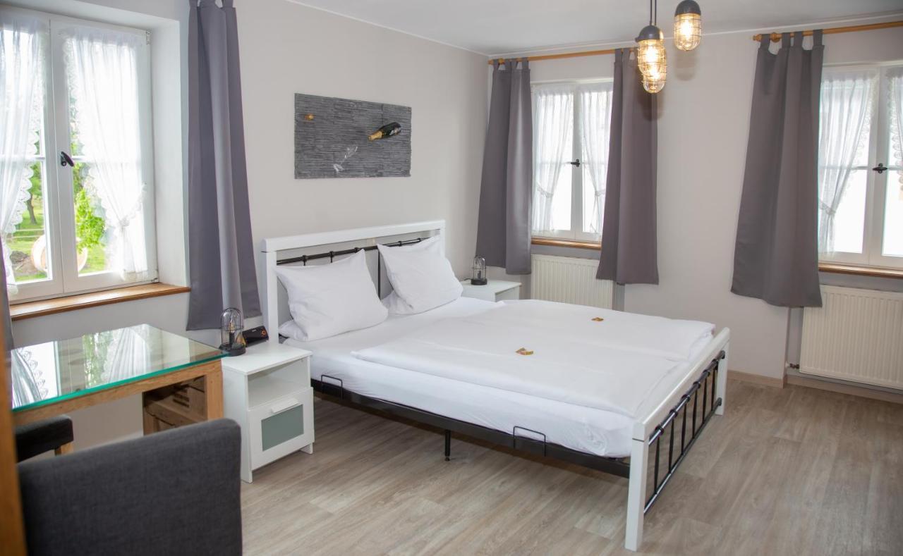 Hotel Weinhaus Kurtrierer Hof à Leiwen Extérieur photo