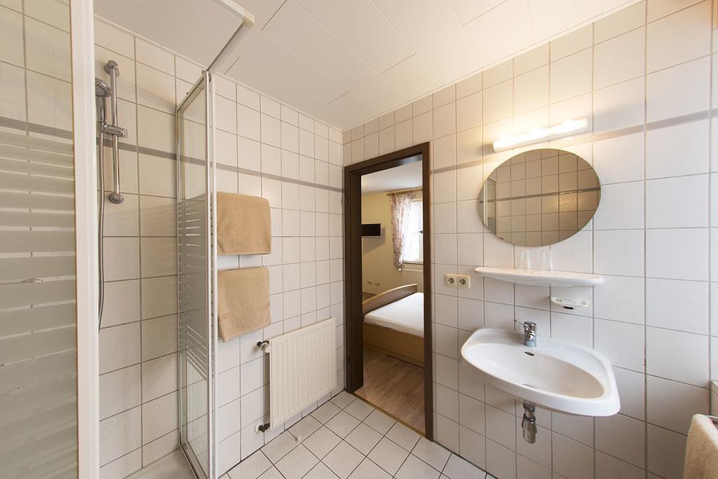 Hotel Weinhaus Kurtrierer Hof à Leiwen Chambre photo