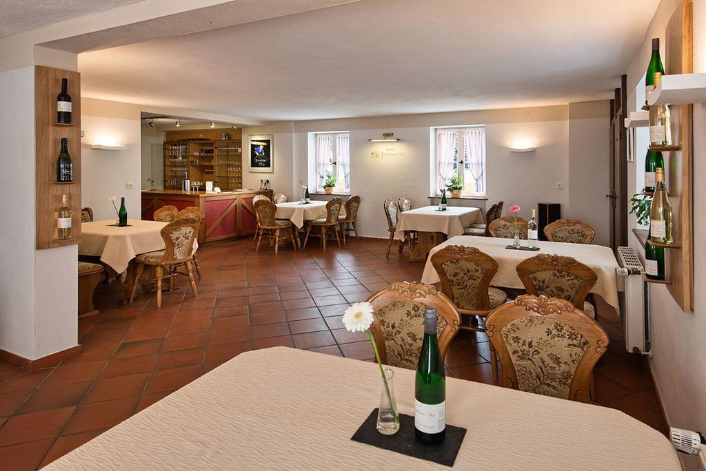 Hotel Weinhaus Kurtrierer Hof à Leiwen Chambre photo