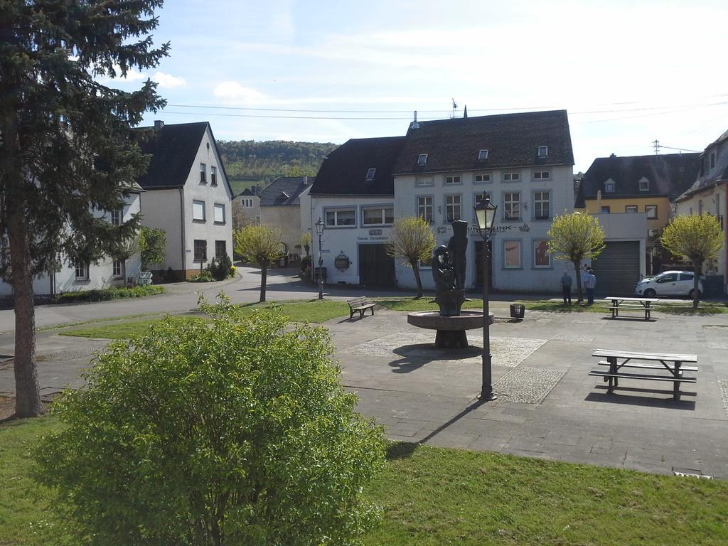 Hotel Weinhaus Kurtrierer Hof à Leiwen Extérieur photo
